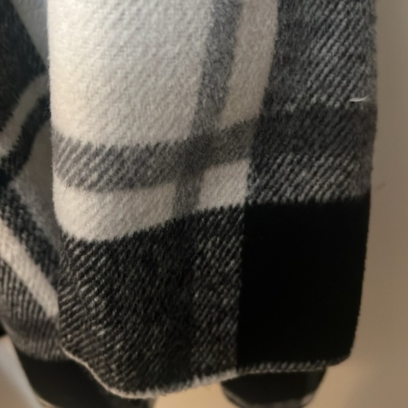 Ava Viv coat size 2X black and white (belt missing) - Picture 5 of 9